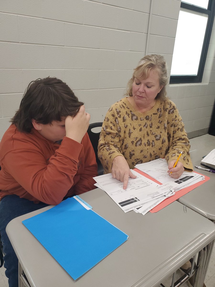 lchandler_DMS's tweet image. Ms. Mitchell understands the importance of having conversations with students about data and helping them set goals for their next assessment!#absurdlyawesome #datachats 
@AndyCarpenterEd @WWHSPanthers @iPartnersCCS @karenwcarr @wilburn_wm