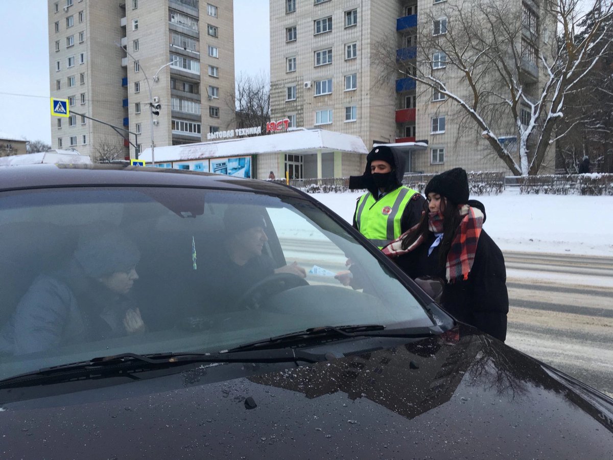 Акция «Автокресло детям»
21 декабря на площади Ленина активисты детского движения #ЮнЗары лидер-команды МБОУ «СОШ N226» совместно с инспекторами ОГИБДД МО МВД России по ЗАТО Заречный провели профилактическую акцию по безопасности дорожного движения #ГИБДДЗаречный #ЗаречныйЗАТО