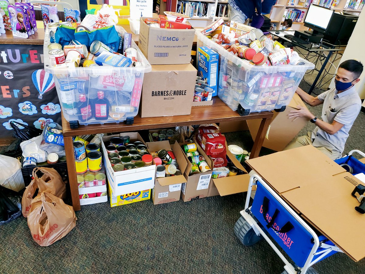 counselorchang1's tweet image. .@Alexander_AISD @AlexanderLib Alexander Adventurers are #awesome   925 #nonperishable food items were donated to My Brother&apos;s Keeper Outreach Center right here in #Alief !#KindnessMatters #charactermatters #passiton