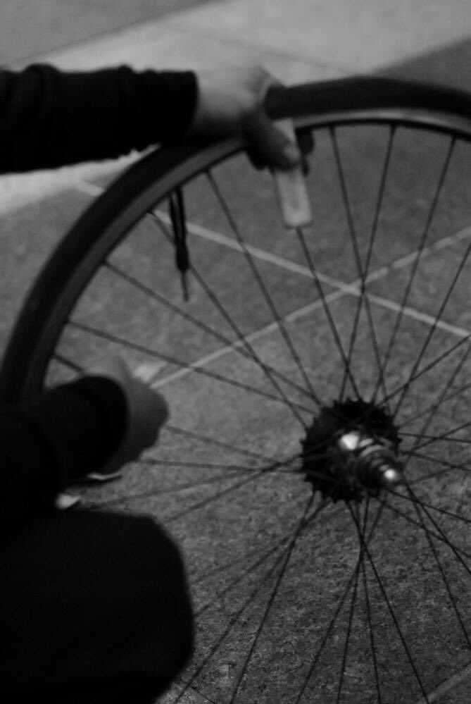 JMorrisPhotog's tweet photo. From my “Standby” series on Toronto messengers ✨ #Cycle #Messenger #MessFamily https://t.co/UADaahz6IN