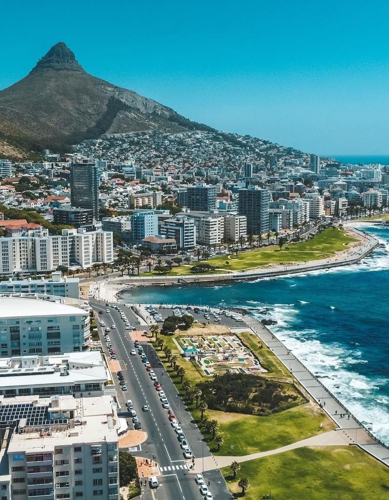 Ama 2000 Parody tweet media