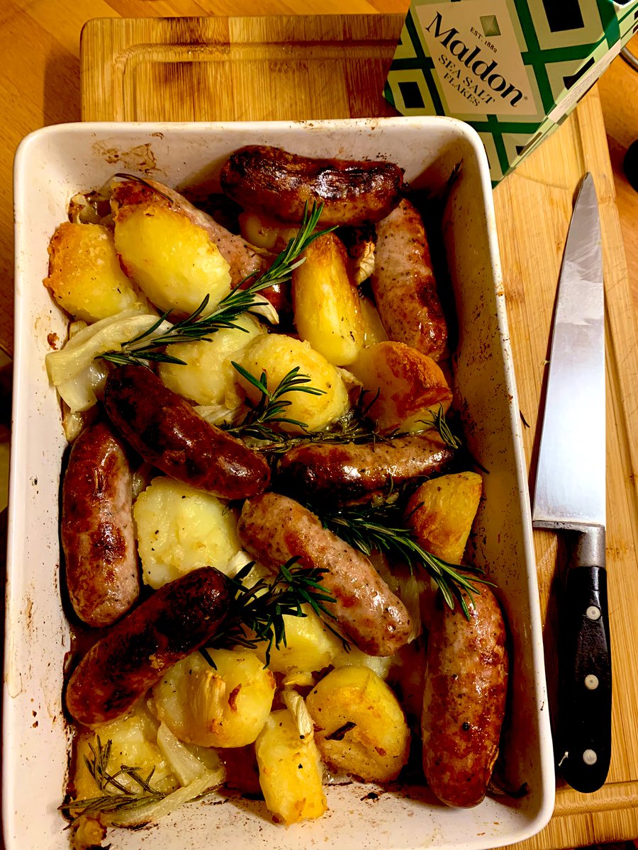 Home Cooked Dad (@cookswithdad) on Twitter photo Easy mid week medley of sausages roasted potatoes, fennel and garlic with rosemary #comfortfood #homemade <a href="/maldonsalt/">Maldon Salt Co.</a> Easy mid week medley of sausages roasted potatoes, fennel and garlic with rosemary #comfortfood #homemade <a href="/maldonsalt/">Maldon Salt Co.</a>