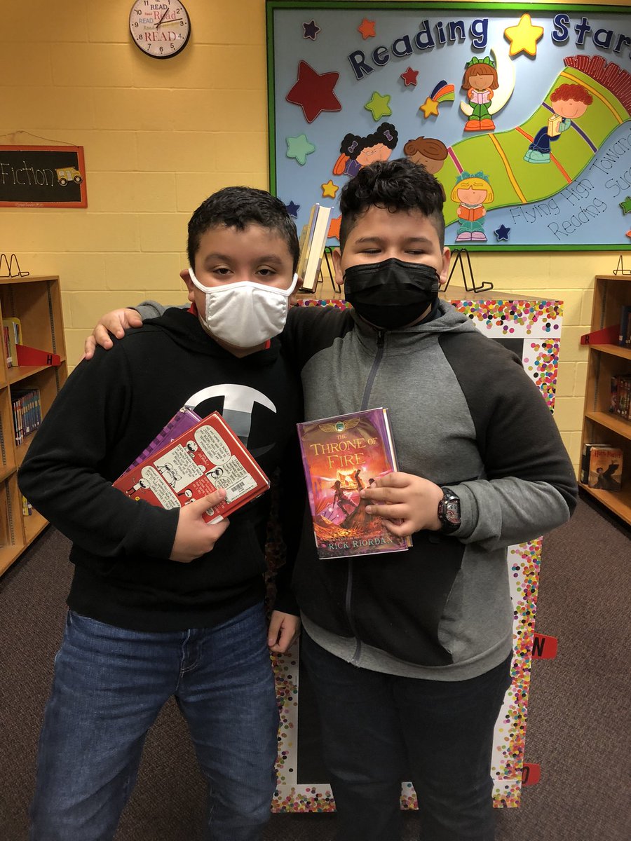 LFELibrary's tweet photo. Happy New Year!! and Happy with our new books!! 🥳🪅 https://t.co/nm27oRbENw