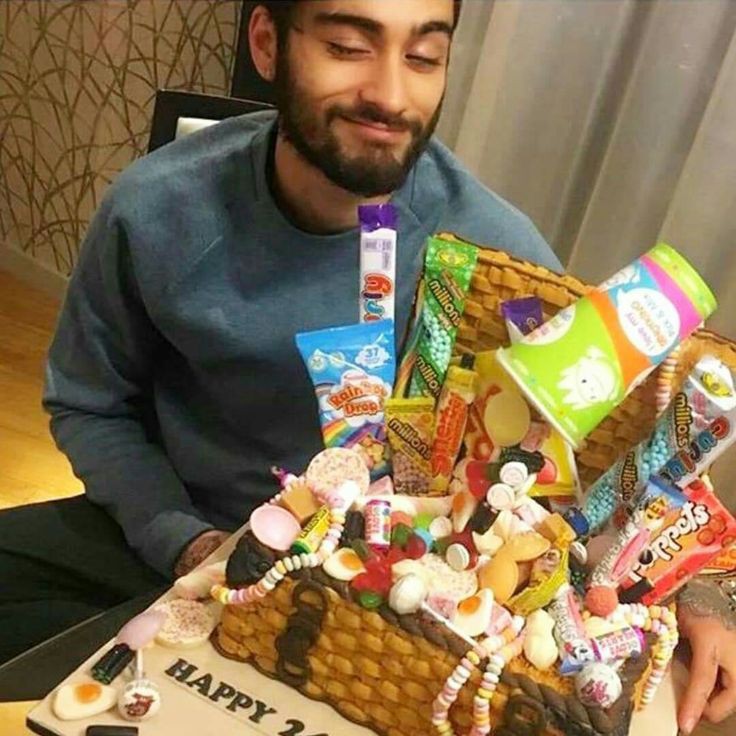 Happy birthday Zayn!! We love you so much. 🥺🤍