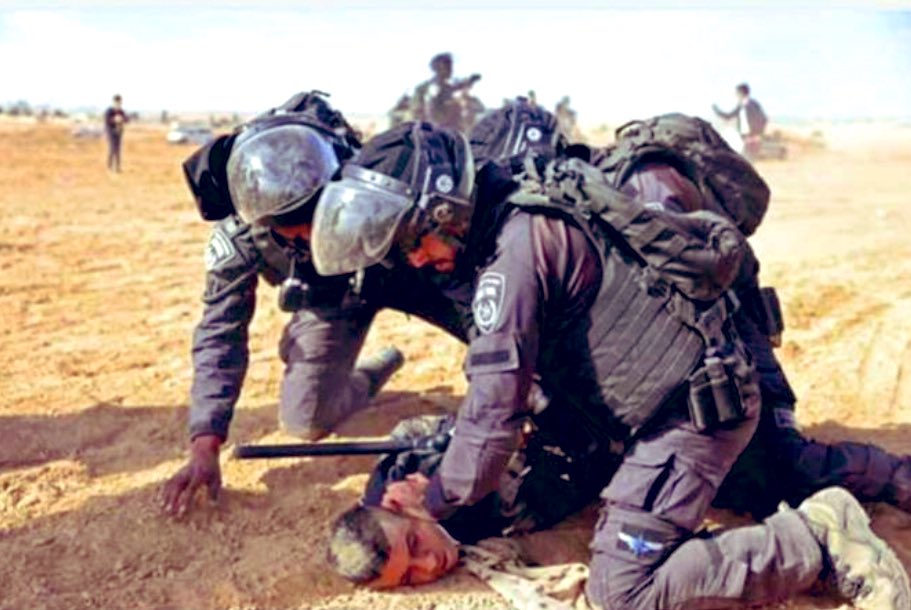 { وَلَا تَحْسَبَنَّ اللَّهَ غَافِلًا عَمَّا يَعْمَلُ الظَّالِمُونَ }