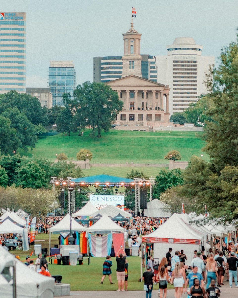 Vendor and Parade applications for the 2022 Nashville Pride Festival are officially open at hubs.li/Q0122tW50 
Happening June 25th + 26th in downtown Nashville 🏳️‍🌈🏳️‍🌈🏳️‍🌈