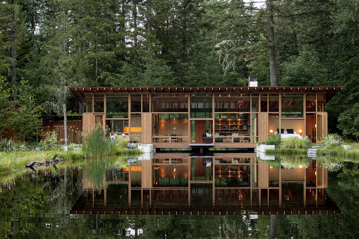 DaveBemisUT's tweet photo. This #luxury getaway is built around a man-made pond. #uniquehomes  https://t.co/TcqddtzNYA https://t.co/xu2obKgcMR