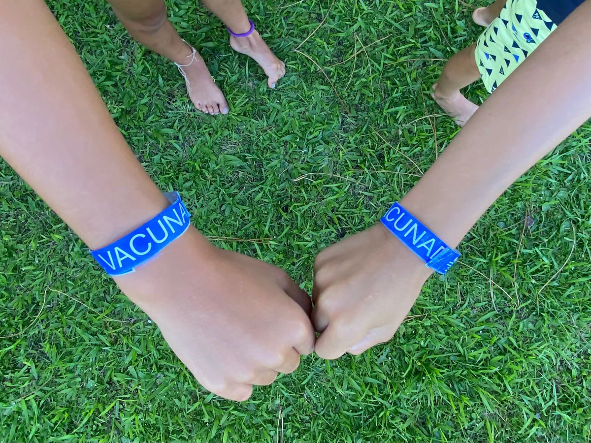 Hoy por casa los más chicos también pusieron el brazo. Entre todos lo vamos a lograr 💪🏾 ¡Muchas gracias a los vacunadores y personal del vacunatorio de Piedras Blancas! <a href="/ASSEcomunica/">ASSE</a>