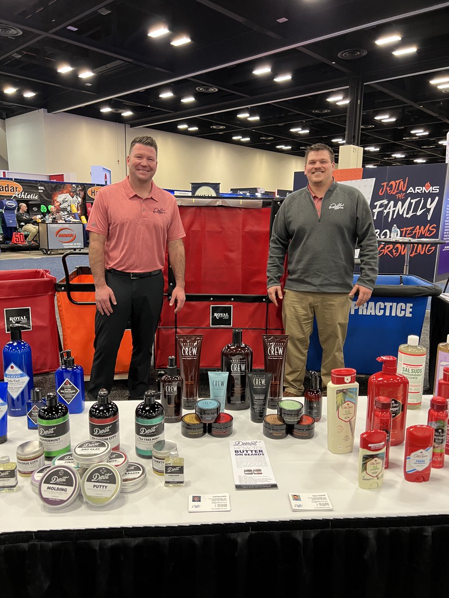 RoyalBasketTrks's tweet photo. Thank you to all the coaches and attendees that stopped by to see us at the #2022AFCAConvention! We would like to give a special thank you to @DuffysTriC for partnering up with the Royal® team for the AFCA Convention. 👏
#AFCA #RoyalBasketTrucks #DuffysTriC #EQManagers #Carts https://t.co/s54aqzF6uE