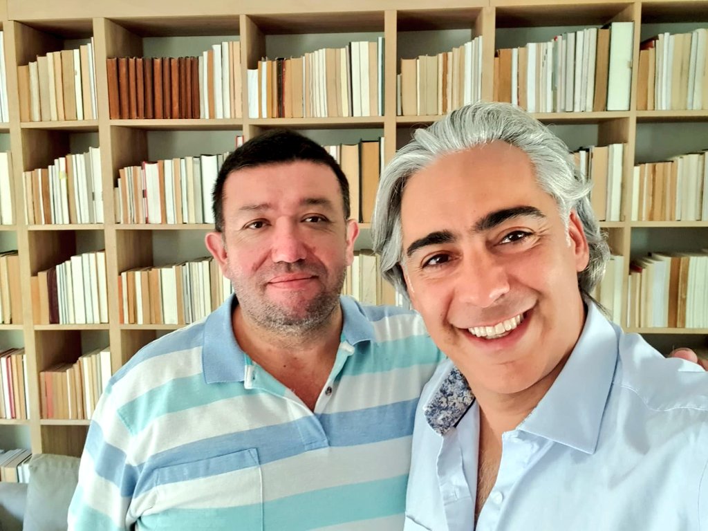 LuisJara_C's tweet photo. Analizamos el pasado, discutimos el presente y soñamos el futuro del #Chile que debemos construir, con nuevos desafíos y propuestas.
Gracias @marcoporchile por la invitación al café y la grata conversación. https://t.co/LDXFYJ6Ac4