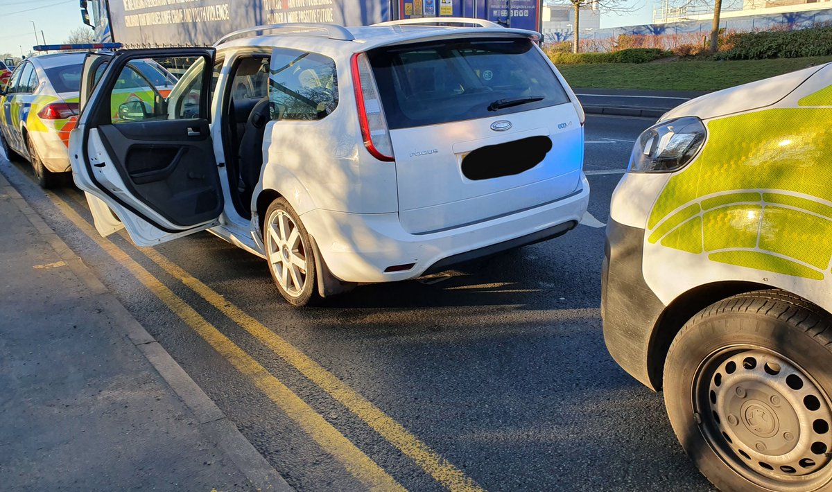 DudleyTownWMP's tweet image. On patrol with @ResponseWMP #Dunit Brierley Hill, we stopped this suspicious car &amp;amp; utilised our stop &amp;amp; search powers. We located an air weapon &amp;amp; arrested the 3 occupants on suspicion of possessing weapons, drugs &amp;amp; the driver for drug driving. The uninsured car has been seized JF