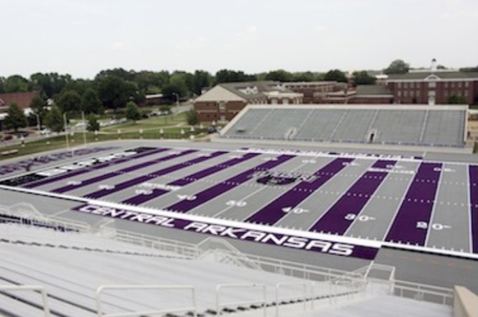 After a great talk with <a href="/NathanBrownUCA/">Nathan Brown</a> I’m super blessed and excited to say I have been offered to play football for <a href="/UCA_Football/">𝗨𝗖𝗔 𝗕𝗘𝗔𝗥𝗦 𝗙𝗢𝗢𝗧𝗕𝗔𝗟𝗟</a>!💜🖤🤍