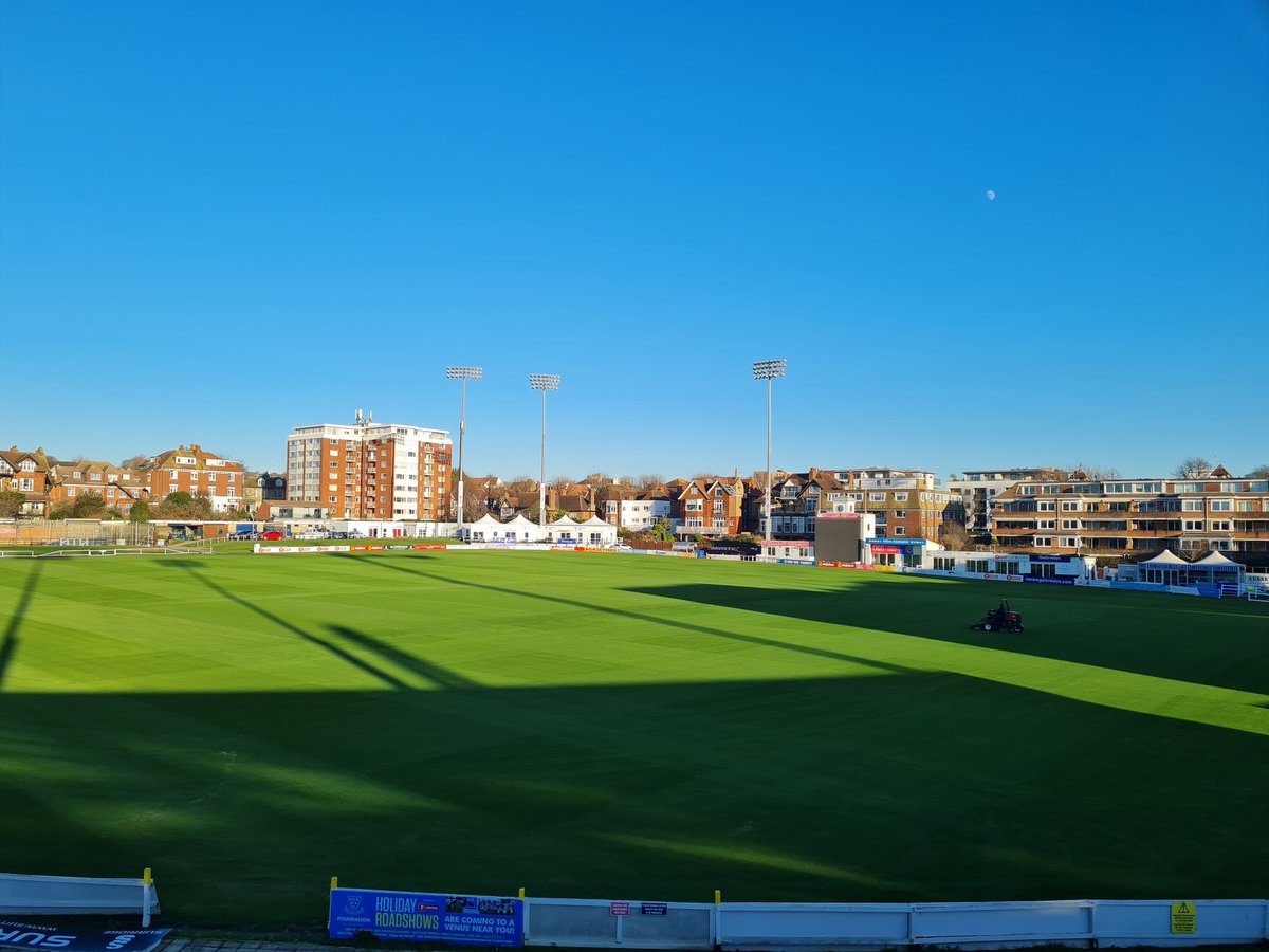 ChrisGeere1's tweet photo. Hove outfield looking decent in the sun today.  Definitely better than this time last year anyway. https://t.co/VtDyJrhHqu