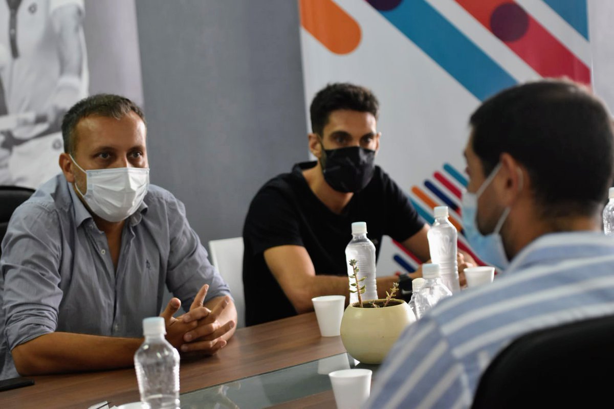 El Subsecretario de Deportes <a href="/drjavierlovera/">Javier Lovera</a> recibió al Intendente de #Villarino Jorge Alemañy. 

➡️ Formaron parte del encuentro autoridades municipales y el kinesiólogo e integrante del Comité Asesor en Ciencias del Deporte (#CACD) de @DeportesGBA, <a href="/andresromanuk/">Andrés Romañuk</a>