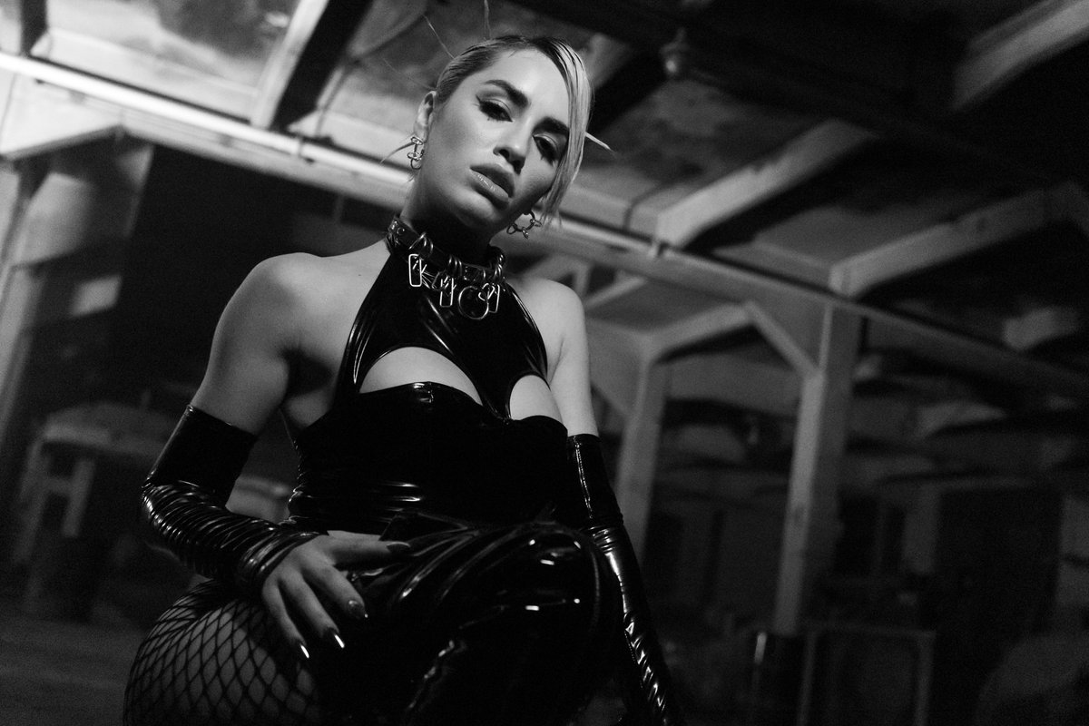 BillboardArg's tweet photo. 🗣️ @lalioficial presentó su primer single del año: "Disciplina". El viideoclip oficial ya está disponible a través de su canal oficial de YouTube 🔝

https://t.co/pLWVXeJ4DP https://t.co/l6AwK2Jrq8