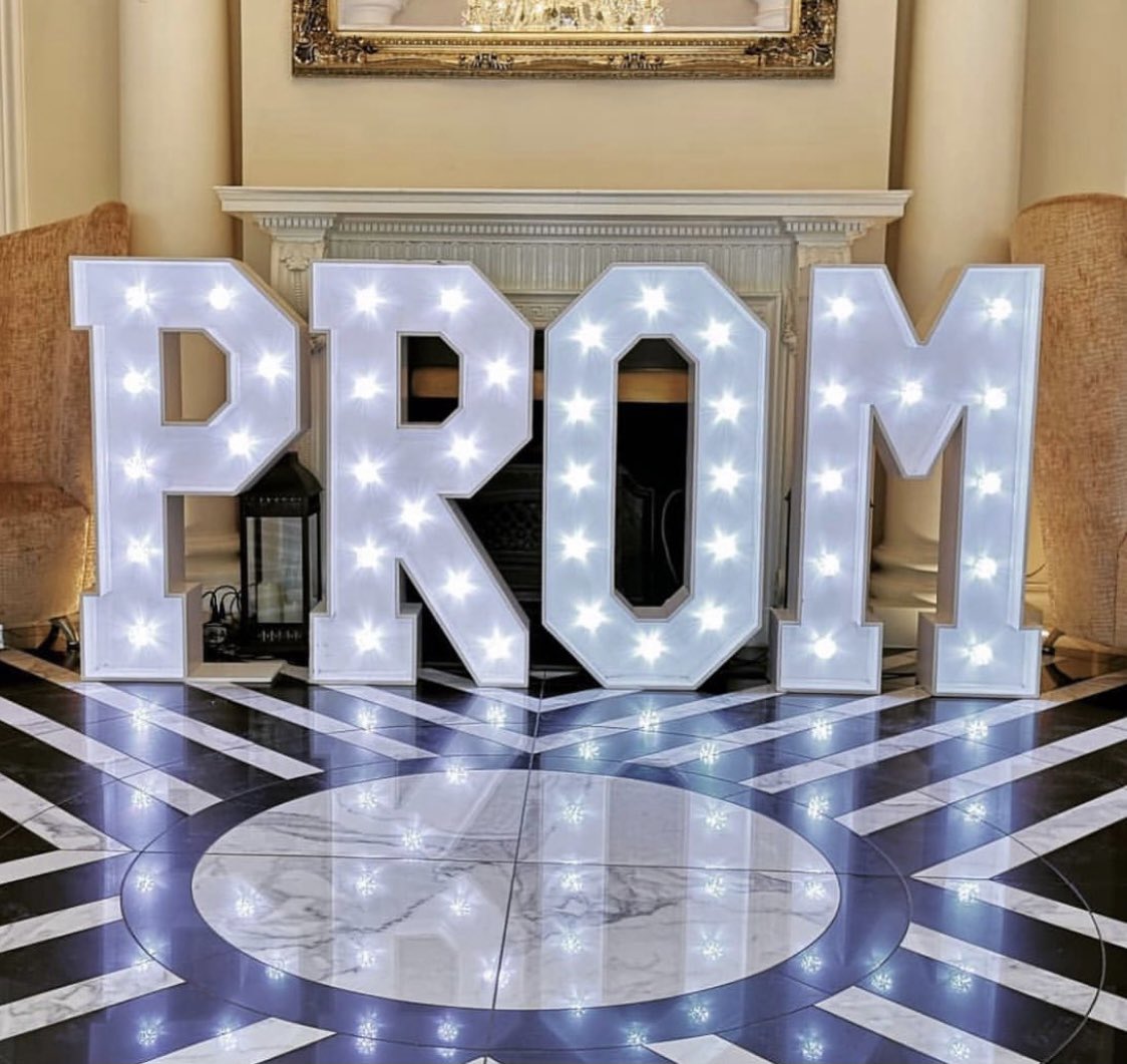 Looking for the perfect place to host a school prom? ✨

Hunton Park offers unique spaces and picturesque grounds for the perfect get together. To enquire about packages please call 01923 277708 or email hb048-sb3@accor.com 

#huntonpark #socialevents #proms #partytime