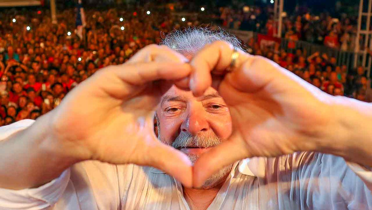 dianacrishihi's tweet photo. Boa tarde, seguimores!! Estava muuuuito ocupada esses últimos dias, por isso fiquei inativa. Mas estamos de volta para ajudar na derrocata desse governo. Feliz festas atrasado hahaha. Beijos 😽 https://t.co/TdTE8ob0Bb