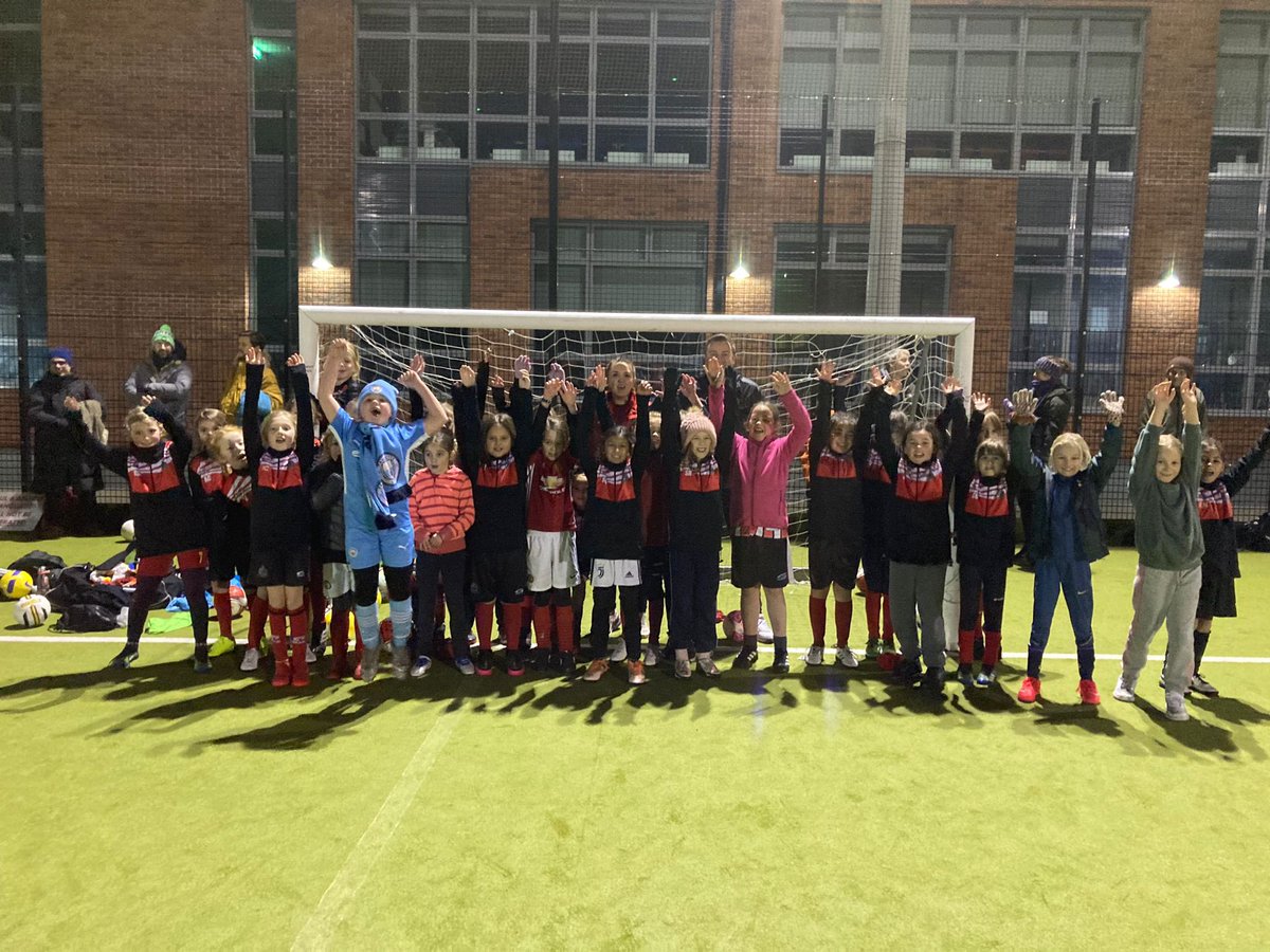 Big Thank you to Chris Assistant manager of our @AltyFC_women Team &amp; Captain Aimee for supporting our under 9s training session this evening. #oneclub
