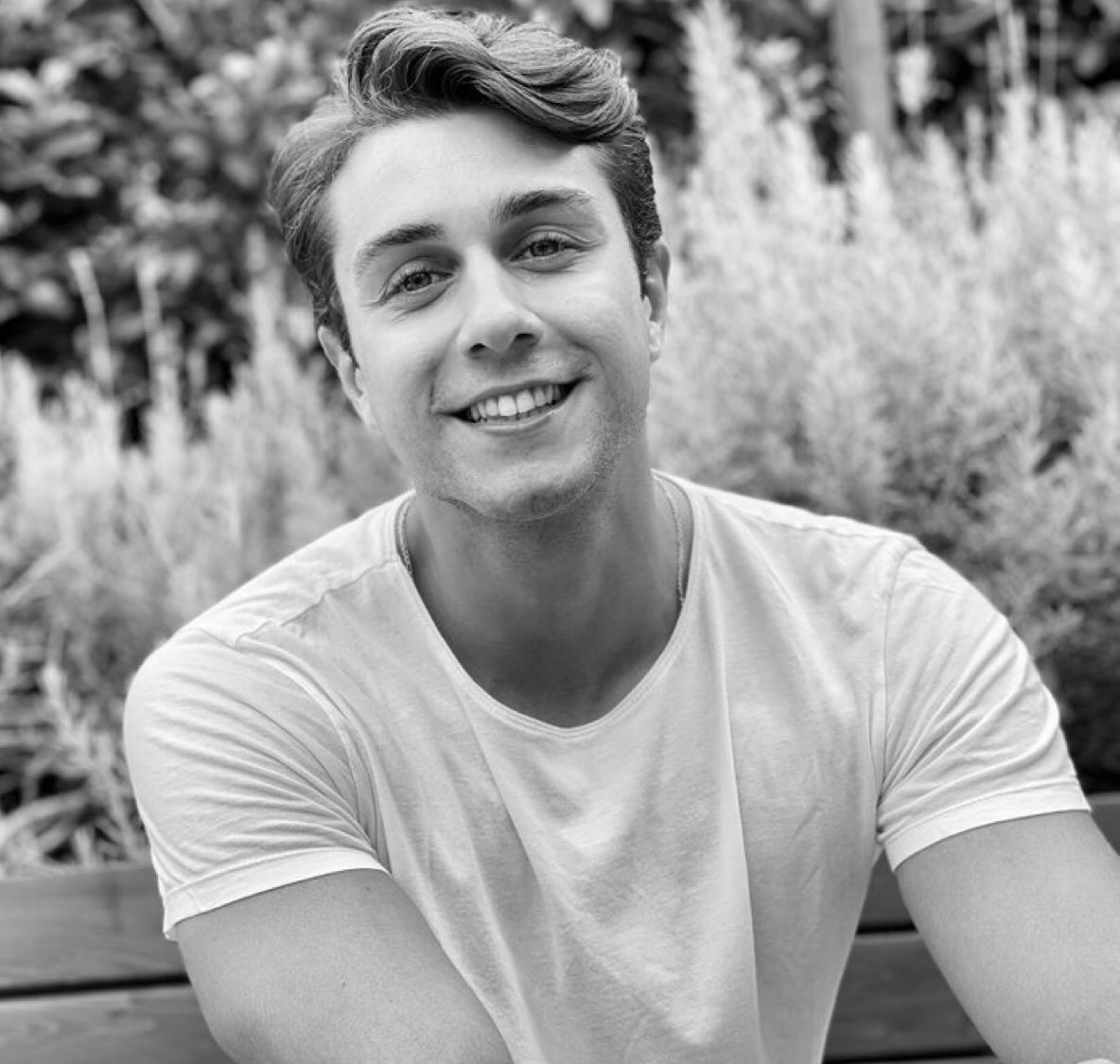 iyi ki doğdun çimen gözlü çocuk seni çok seviyoruz

NiceYaşlara OnurSeyitYaran