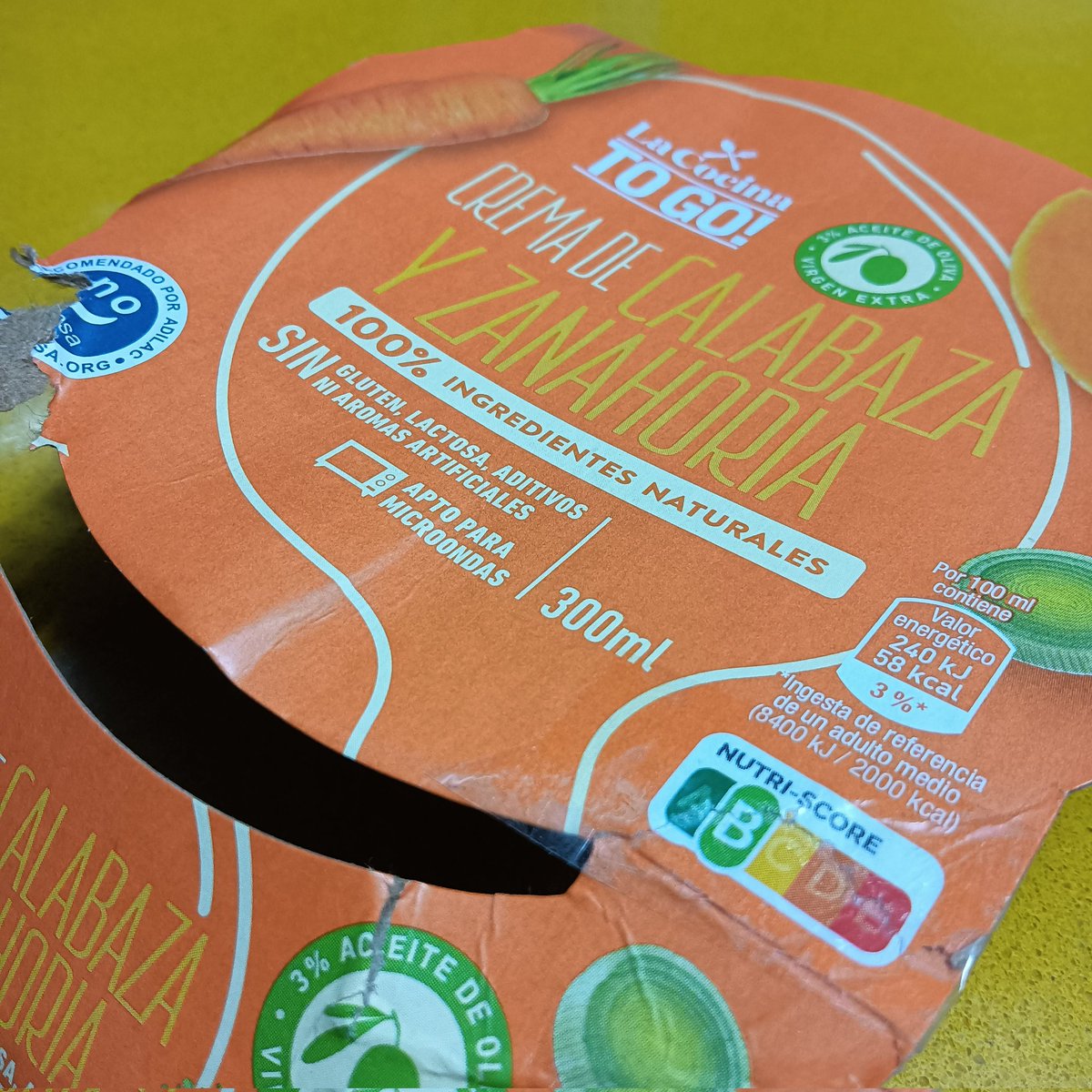 Rubenacopower's tweet photo. ¿Por qué una crema de calabaza y zanahoria 100% ingredientes naturales y solo 58 kcal por cada 100 ml es B y no A en el semaforito nutricional? 🤔🤔 https://t.co/e13pSo0Jlw