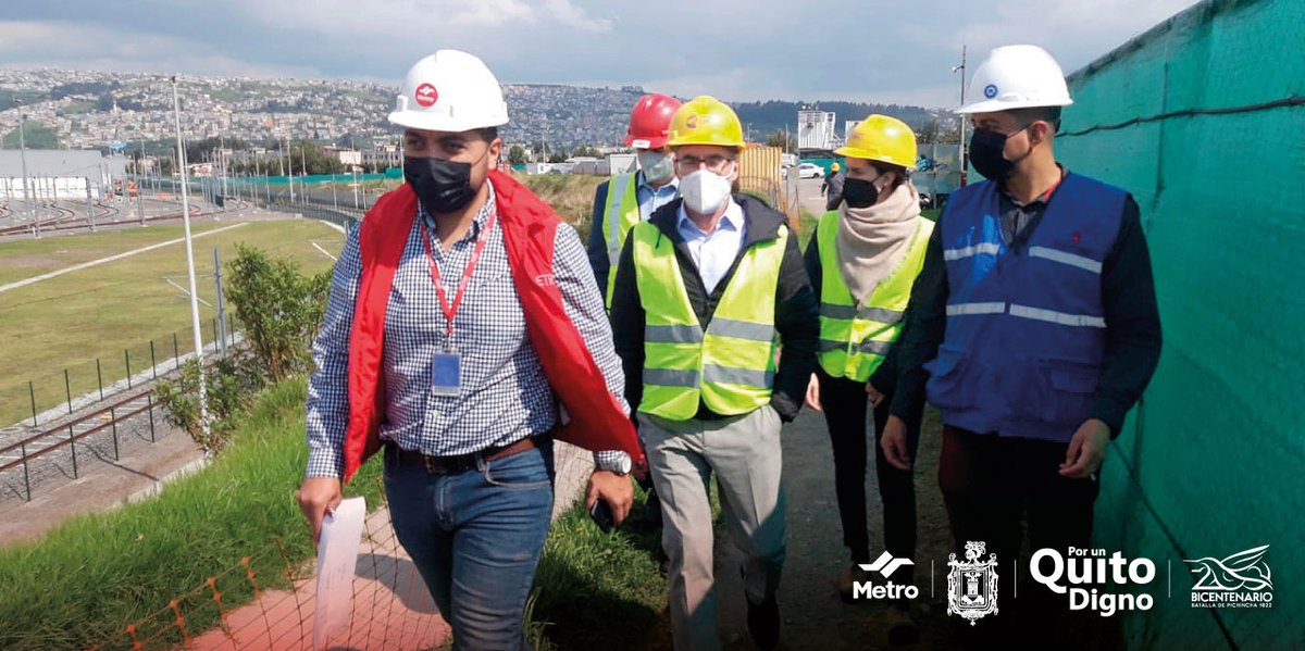 MetrodeQuito's tweet photo. 🔴 #AHORA|

Equipo del estructurador técnico visita Talleres y Cocheras del Metro de Quito (sector Quitumbe) para constatar las instalaciones disponibles como parte de la agenda de hitos en camino a la operación durante el último trimestre de este año.

#YoAmoQuito https://t.co/KzUK7b7TJC