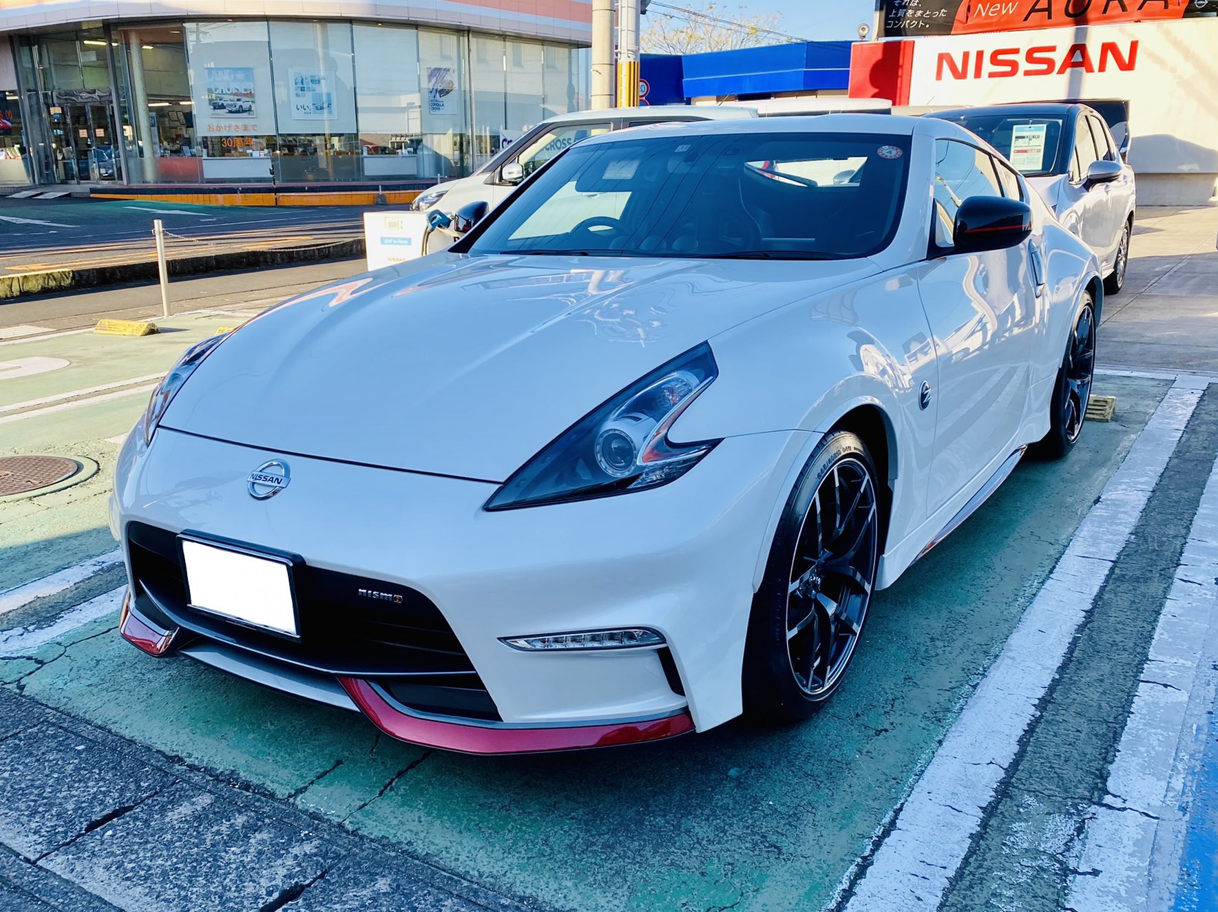 こーきz34 今更ですが フェアレディzニスモ納車しました してました 営業の方にはずっと反対され続けていたのですが あまりにもしぶといので遂に折れて下さいました Zに乗るという昔からの夢がついに叶ったので いつ死んでも後悔はありません笑