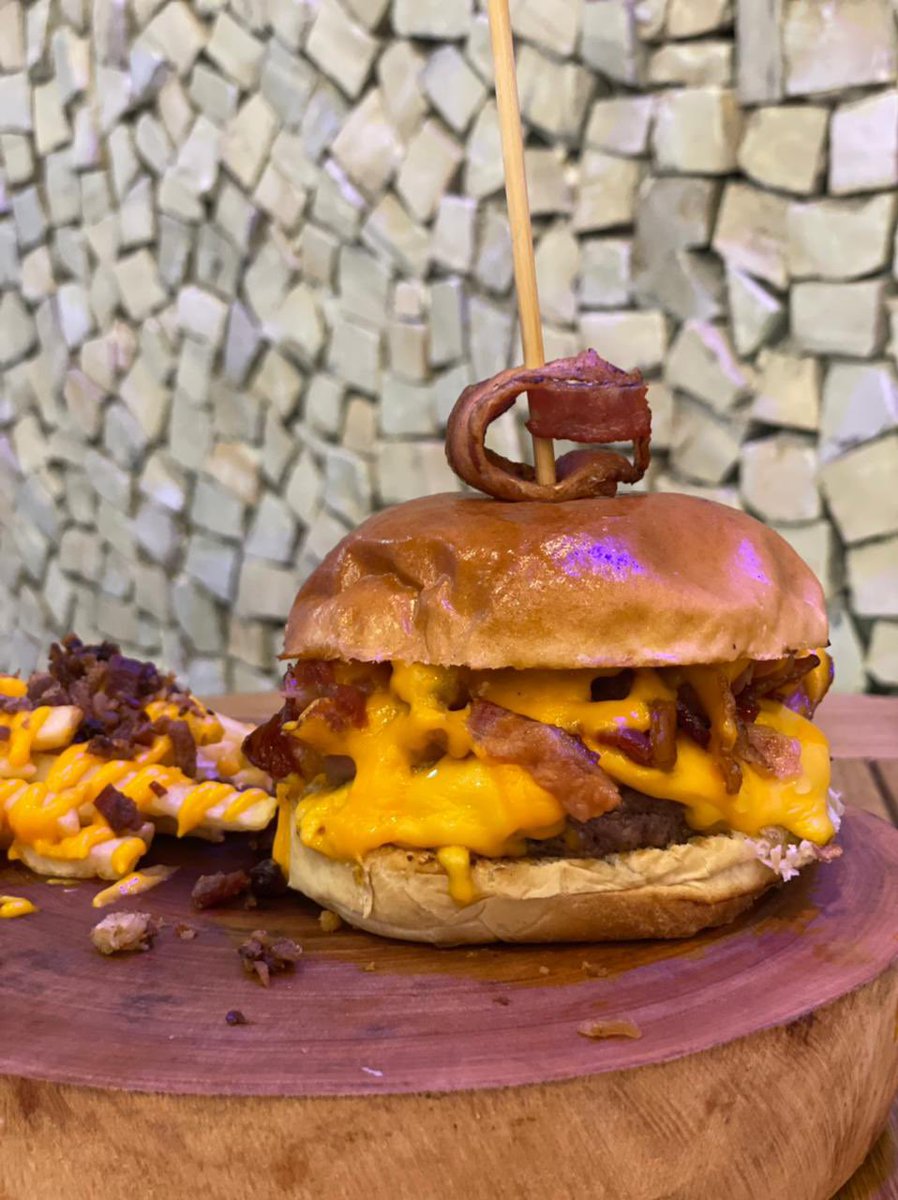 Nossolugar2's tweet photo. Partiu nosso lugar? #lugardegentefeliz #hamburger #artesanal #sobremesas https://t.co/OJOZqhlNdO