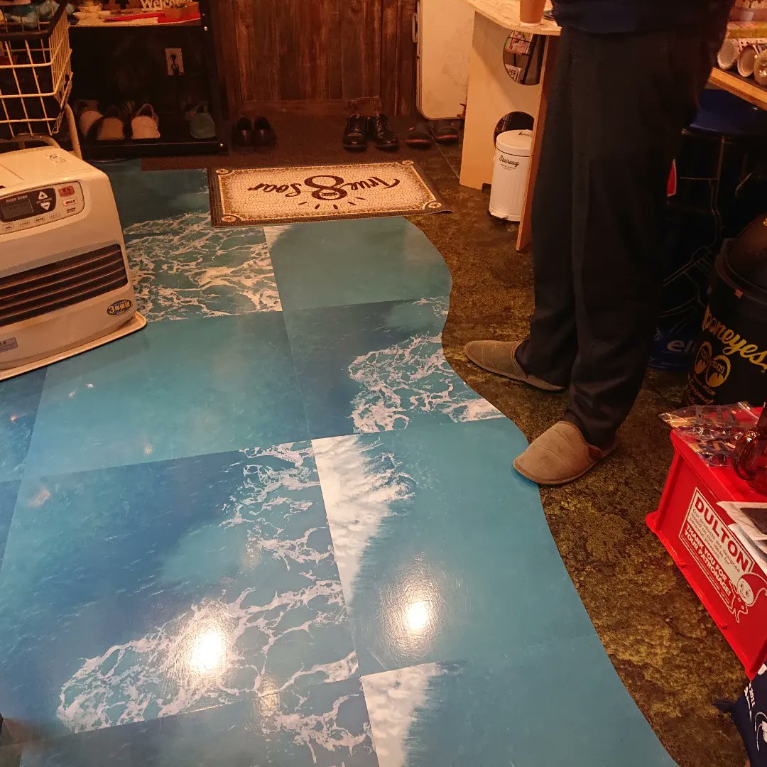 takeshi_osk_osk's tweet photo. 宇都宮の壁に水戸あります✨
御客様であり内装屋仲間 #ADS さんのお店 #ture_8_soar の壁には 水戸市にある老舗Bar #amberhouse の #デジタルプリント壁紙 が貼られています😌もっとこんな空間を #内装屋 は創っていきたい✨ https://t.co/pW1DEGwUOv