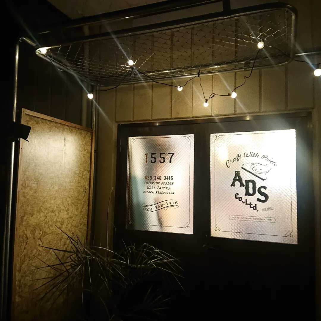 takeshi_osk_osk's tweet photo. 宇都宮の壁に水戸あります✨
御客様であり内装屋仲間 #ADS さんのお店 #ture_8_soar の壁には 水戸市にある老舗Bar #amberhouse の #デジタルプリント壁紙 が貼られています😌もっとこんな空間を #内装屋 は創っていきたい✨ https://t.co/pW1DEGwUOv
