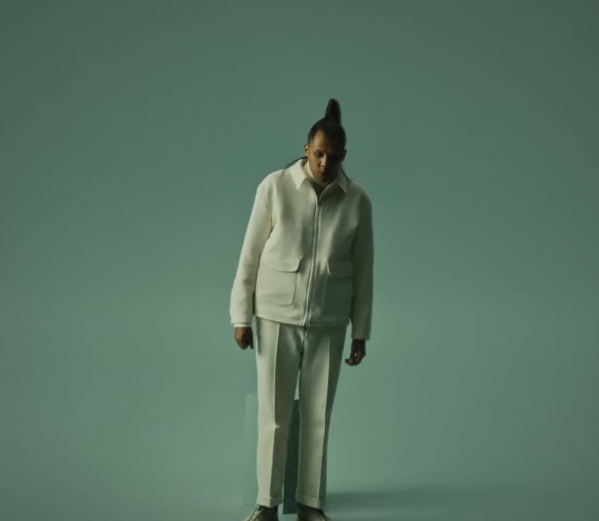 Хорошая новость: у меня кофта как у Stomae.
Плохая новость: у Stomae кофта из Зары.