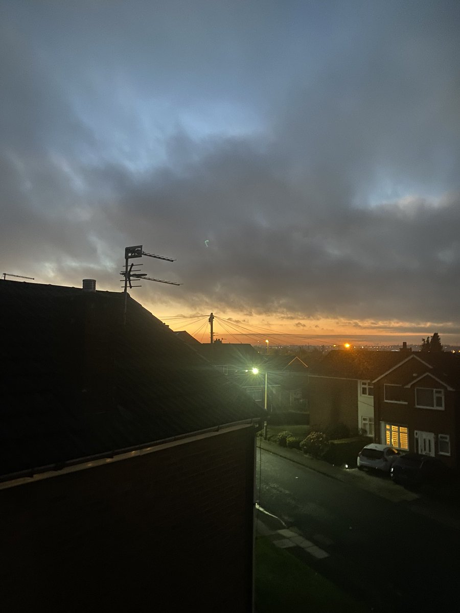 meer_salt's tweet photo. Good evening The Twitter. Busy and interesting day. Can I say that? Or do we need to wait for the outcome of the investigation? Anyway, here’s tonight’s long exposure phone pic, river and lights, and the sunset from earlier. #GoodSky https://t.co/lC5nruQyCU