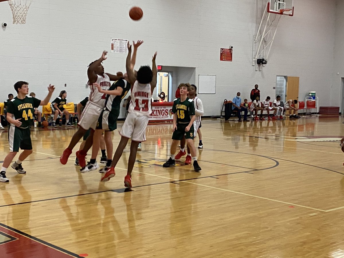 StallworthPCMS's tweet photo. PCMS 7th Grade Boys Basketball in action against Sycamore. @VikeNation @DrMackzum #VikingDiff @PCMSVikingPride https://t.co/MI1WYsDRa3
