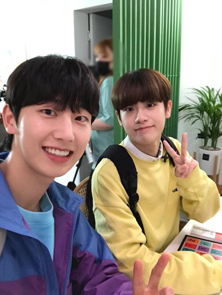 koktv_official's tweet photo. 💙와이낫대학교 왜이렇게귀여울과 수석입학 예정💛
[일진에게 반했을 때] 오늘 오후 6시 콬TV 유튜브 6화 공개👀✨

#일진에게반했을때 #BESTMISTAKE #BESTMISTAKE3 #이은재 #강율 #김원필 #강혜원 #박이현 #윤준원 #윤현석 #최찬이 #권나연 #이정준 #주현영 #금동현 #DAY6 #CIX #WOOAH #EPEX #콬TV https://t.co/2JgiPwjBaK