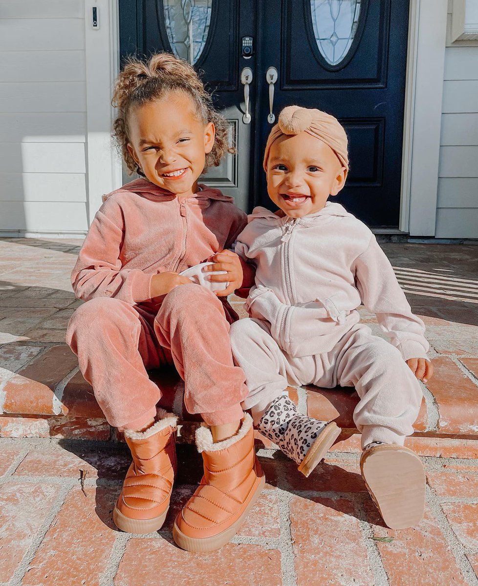gorgeous gorgeous girls wear matching track suits 💅🏽✨