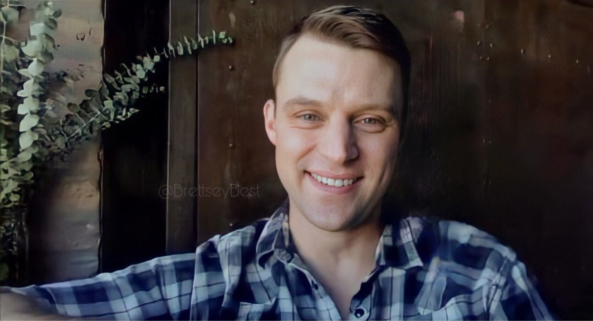 Brett took my picture 😂😂😂 #ChicagoFire