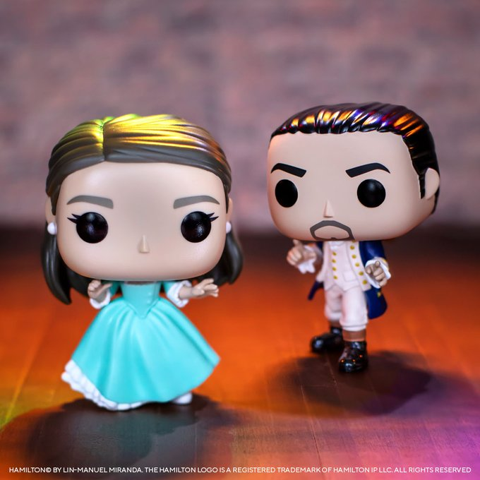 FunkoRP's tweet photo. Boy, you got me helpless! Otro reveal del día son las figuras de Eliza Schuyler y Alexander Hamilton (Blue coat) del esperado musical #HamiltonRP. No podemos esperar a que vean lo que hemos preparado con ellos. ✉️🥂#FunkoRP https://t.co/9Z0nd0baUZ