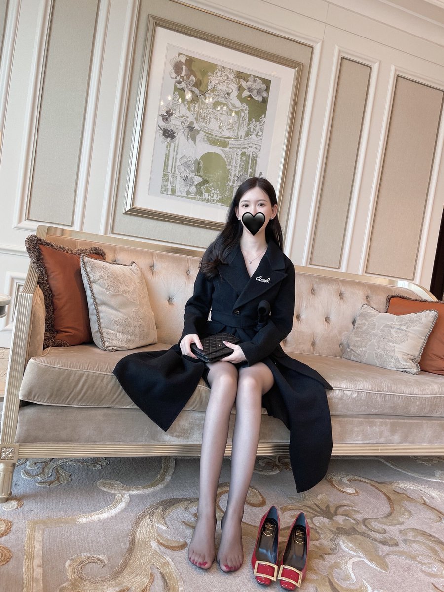 💙 邀人傅脂粉，不自著罗衣。 ஐ 𝐌𝐨𝐝𝐞𝐥: @Chloeffffff 𝐏𝐫𝐨𝐝𝐮𝐜: 𝑈𝑛𝑘𝑛𝑜𝑤𝑛 #legscollection #美