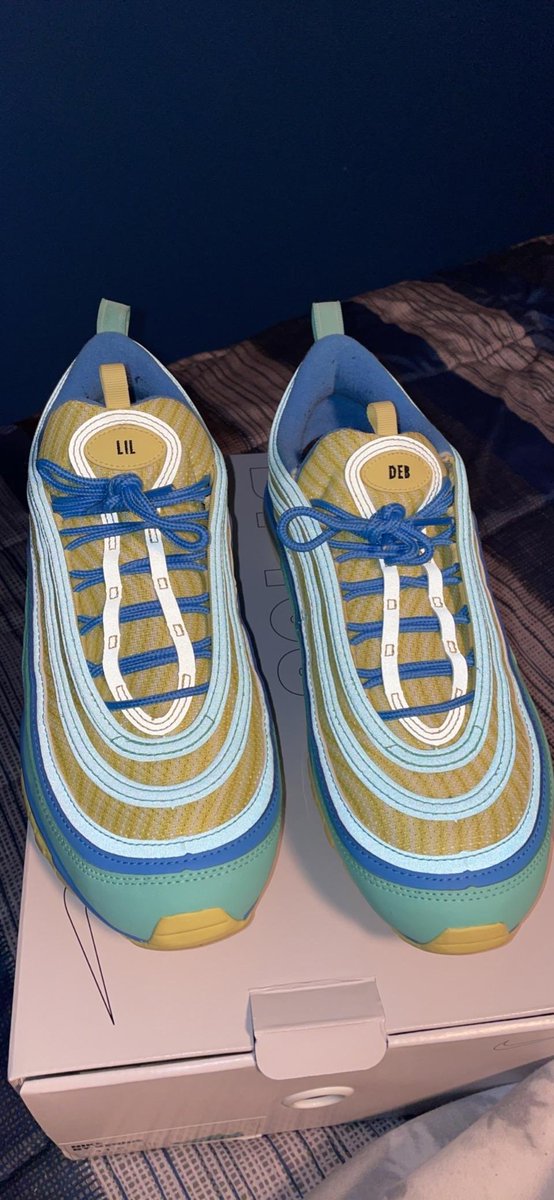 debbmadison's tweet image. Salute to Kennis Winston for this tribute to his cousin, the late Delbert &quot;Lil Deb&quot; Madison. The legacy continues 🙏🏾
@DBM2Foundation
#customshoes