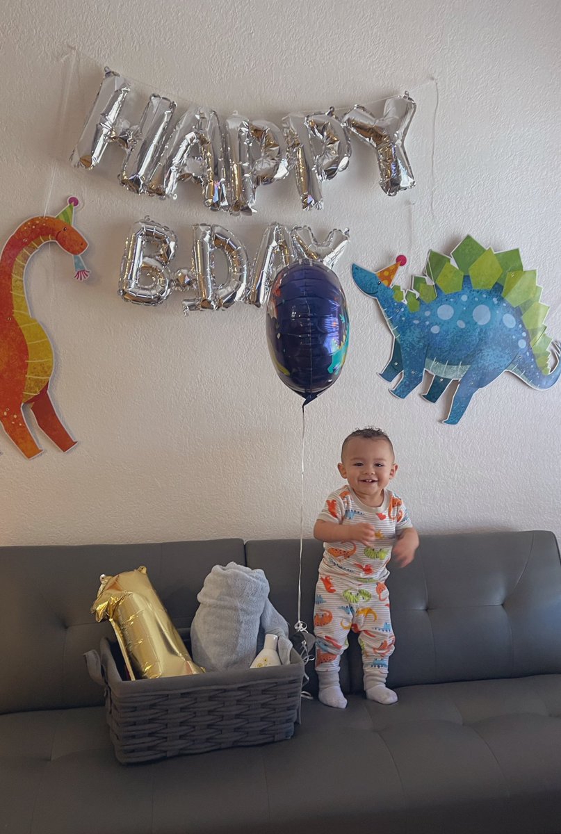 andieewandy's tweet photo. we have a one year old now 🥺💚 https://t.co/tvuRrWGRLo