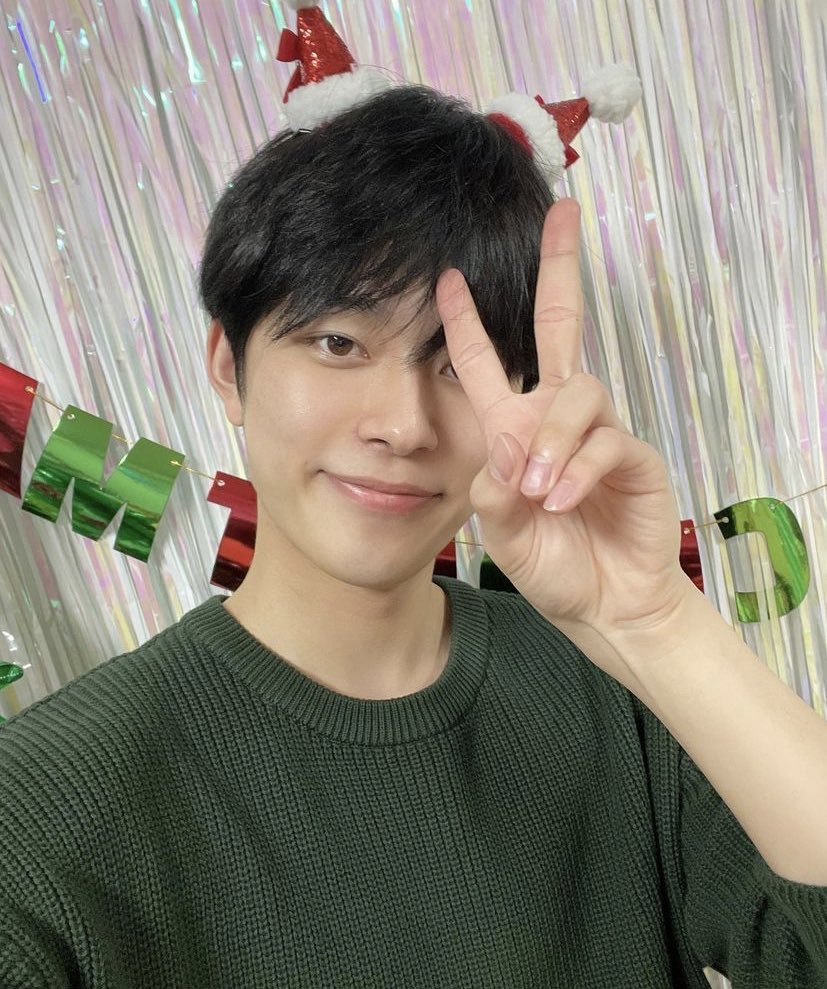 mysthtosh's tweet photo. ซอนโฮโตมาแบบไม่รู้ว่าตัวเองหล่อจริงๆอะ ไม่เบียวเลยอะเด่ก เก๊กไม่ค่อยเป็น ดูเรฟในไอจีเยอะๆเด่ก5555555555555555555 https://t.co/ZdWI8adIXd