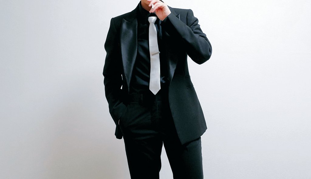 リクエス:ト黒スーツにタバコ持ち をやらせていただきました