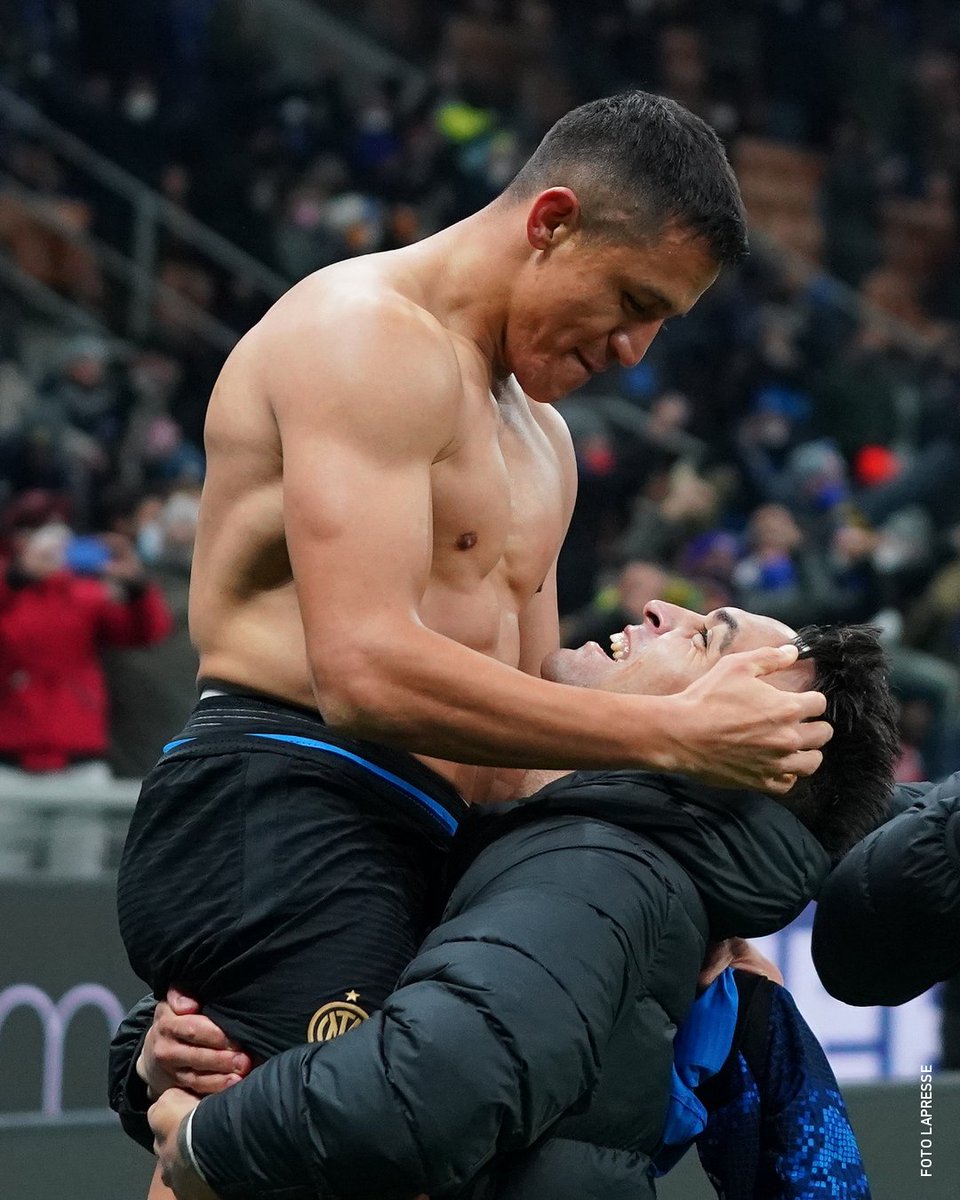SerieA's tweet photo. Guardami così 😍

#SupercoppaFrecciarossa #InterJuve https://t.co/eXrCTqfouI