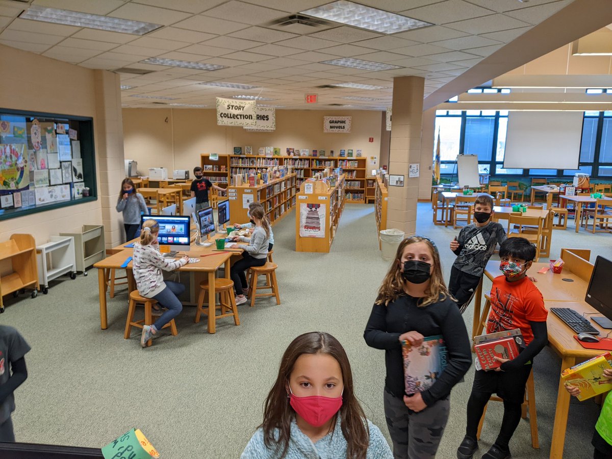 The library was hoppin' this morning during open checkout! <a href="/CopperHillES/">Copper Hill</a> <a href="/FlemRarSchools/">FlemRarSchools</a>
