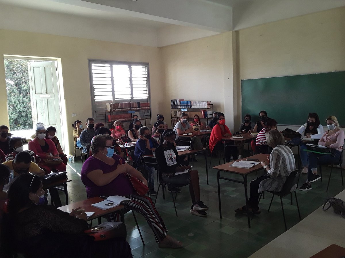 BaltarLisvier's tweet photo. La superación del personal docente a través del Curso por Encuentro de la UCLV o la vía del posgrado fue uno de los temas tratados en la reunión con directores en la #DMEPlacetas de #EducaciónVillaClara https://t.co/DoZnhilhhp