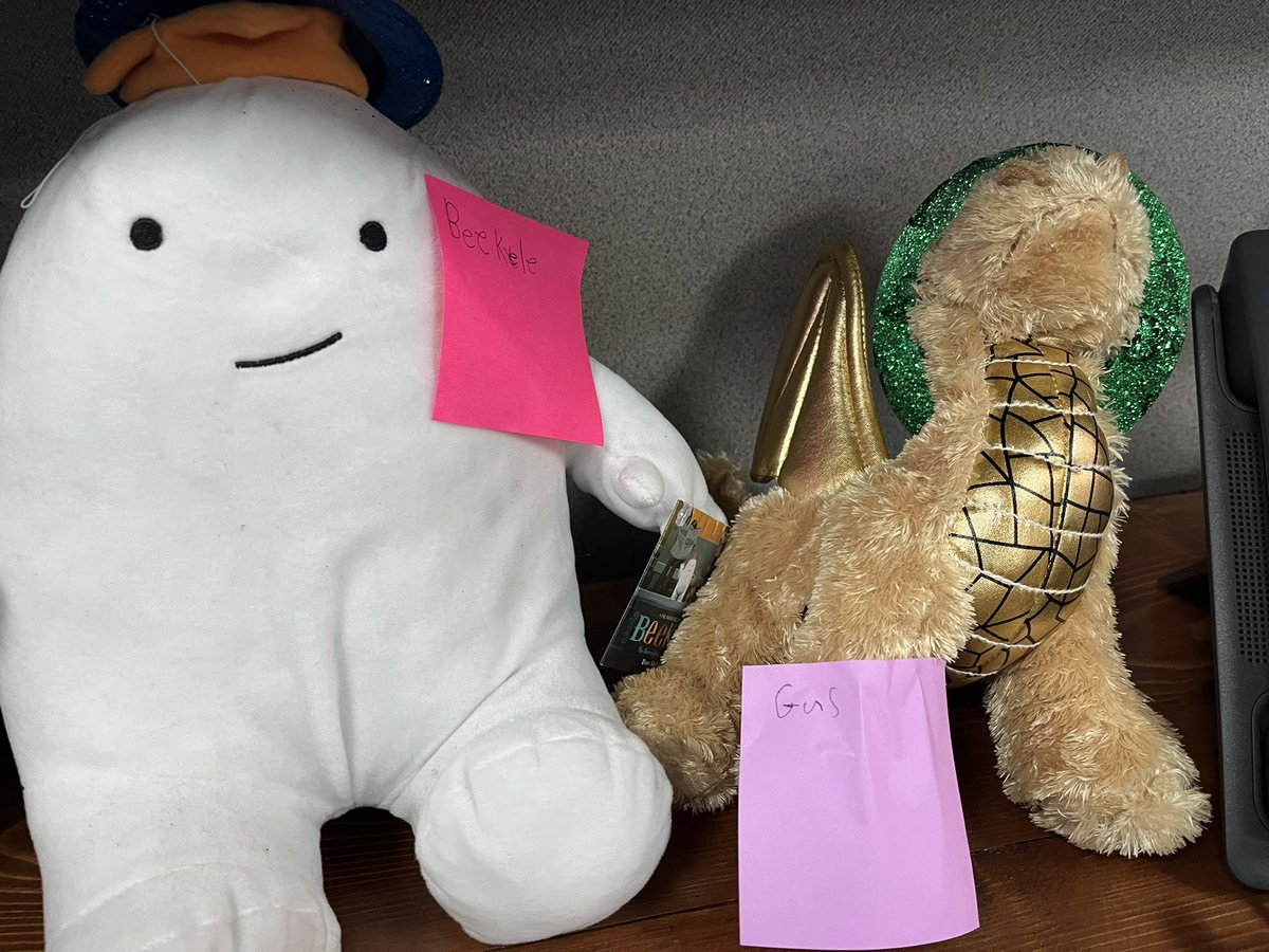 NealBulldogs's tweet photo. When you tell the kids to apply their phonics knowledge to label the room, they take you seriously! I’ve been finding sticky notes all day.  #rrechat https://t.co/IMKoU0s76u