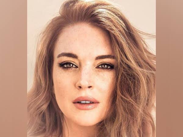 JustAMovieFreak's tweet photo. Elizabeth Gillies V/S Lindsay Lohan

#Dynasty #MeanGirls #LindsayLohan #elizabethgillies #cadygeron #reginageorge #classic #romcom https://t.co/NY5vGuTopt
