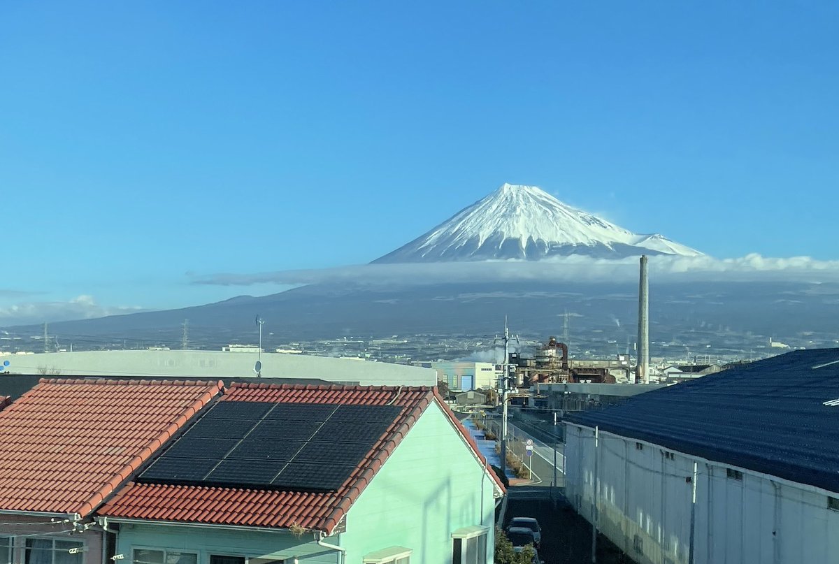 おはようございます😃 今日は大阪から東京への出張です！ 寒いですがとてもいい天気ですね🎵 ＃おはよう ＃富士山