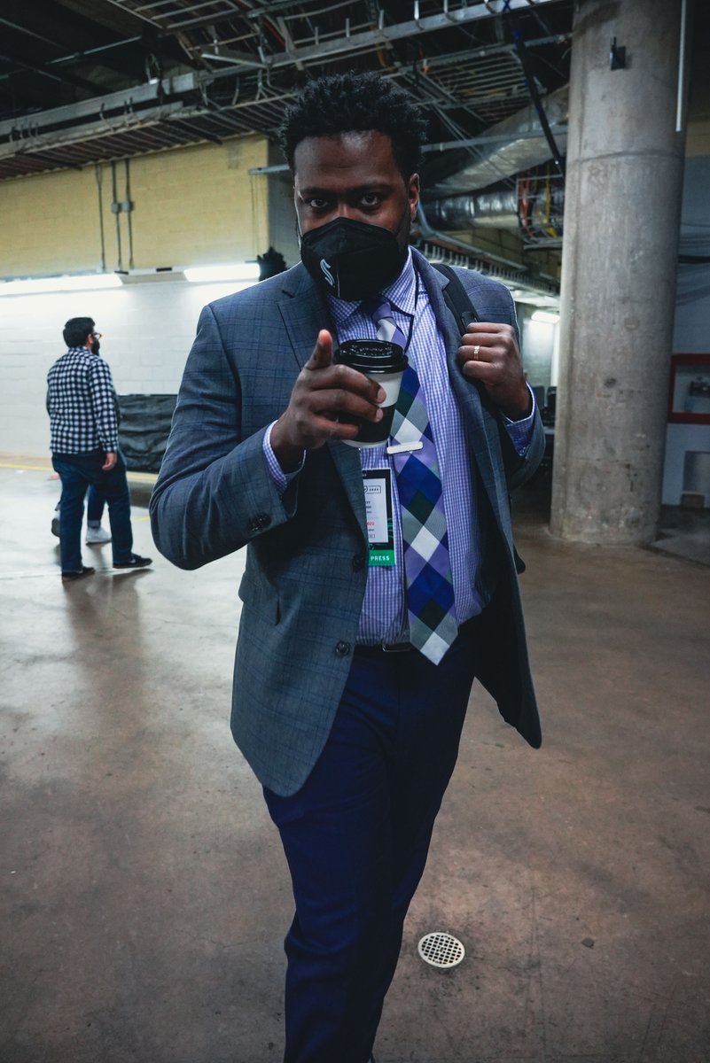 SeattleKraken's tweet image. Arrivals: Broadcast edition. 

@JTBrown23 &amp;amp; @TheVoiceFitz looking 🔥 today!