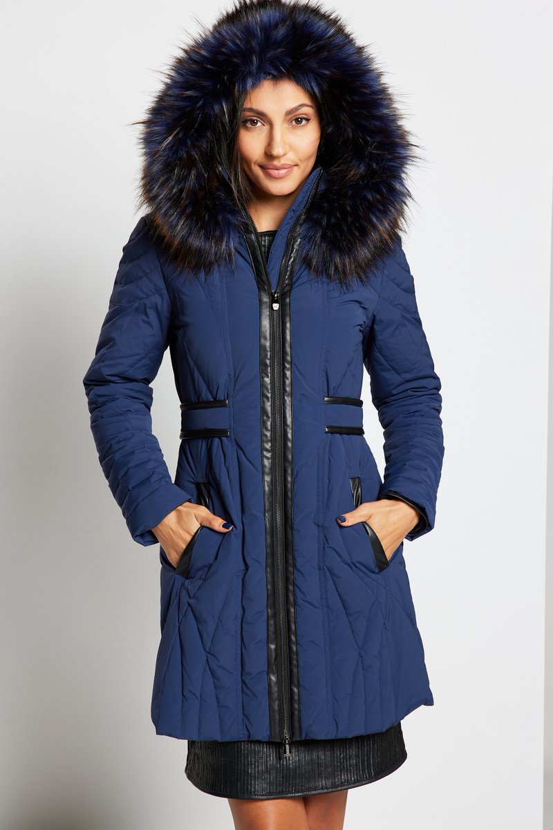 You asked, we answered! #luleisure’s popular navy “Cocoon” Parka is #goosedown filled for supreme warmth and features vegan leather trim accents with a removable faux fur hood. Wrap yourself in this long quilted puffer all winter long! ❄️🌧 Buy here: lulyyang.com/collections/lu…
