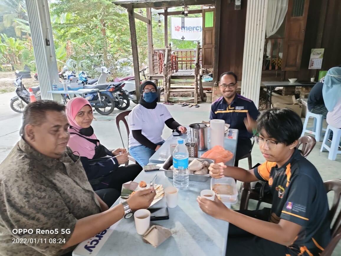 PI_UCS's tweet photo. menyertai Program Sukarelawan Kajian Pasca Banjir di Hulu Langat, Selangor anjuran MERCY Malaysia. Bahagian Hal Ehwal Pelajar (HEP), UiTM Cawangan Selangor(UCS) merupakan Penyelaras Program UCS. https://t.co/ikHwUD864s